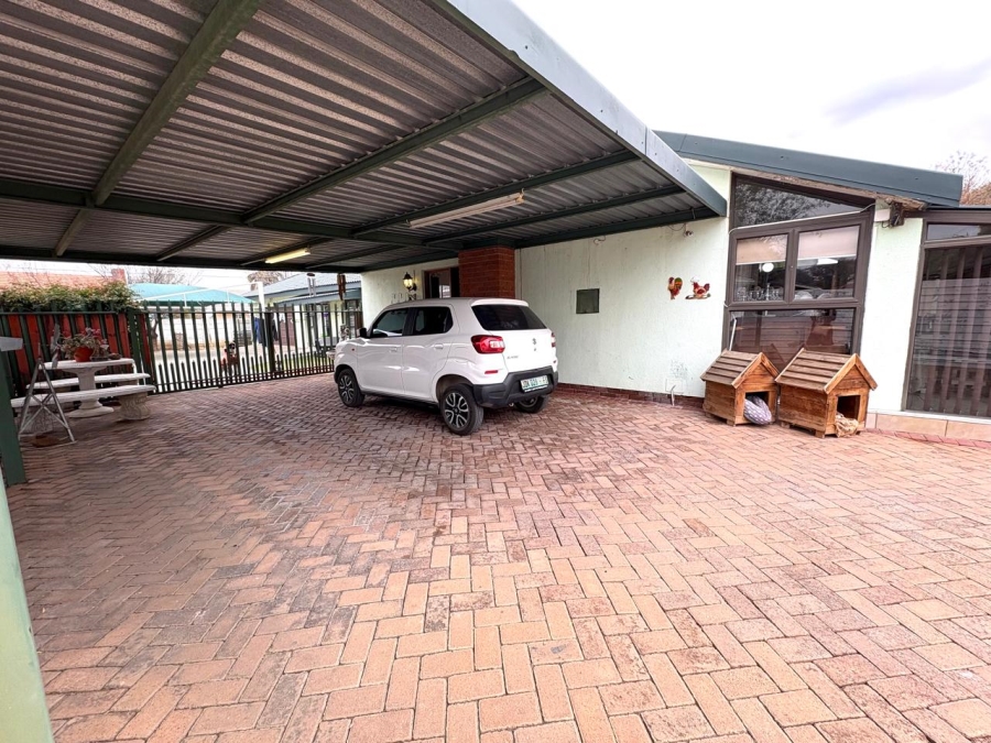 6 Bedroom Property for Sale in Lakeview Free State